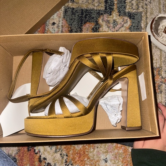 Steve Madden Gold/ olive green Strappy Platform Heels - Picture 1 of 6